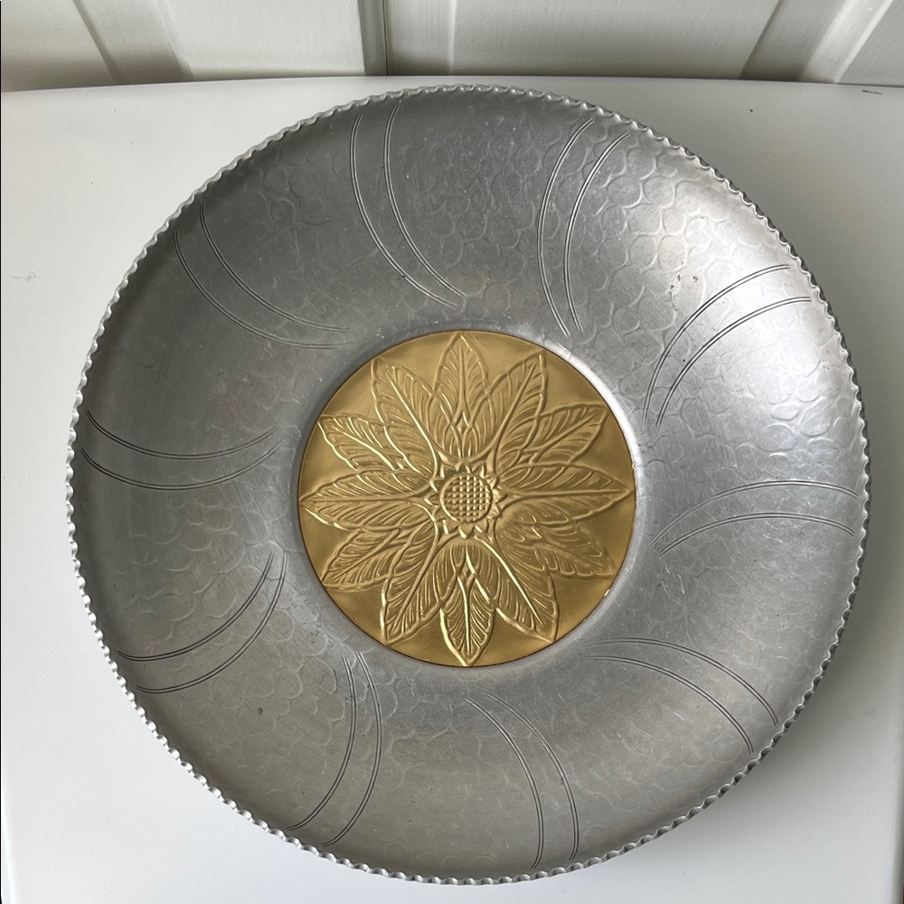 VTG Silver and Gold Flower DecorativeHammered Aluminum Centerpiece Bowl Dish